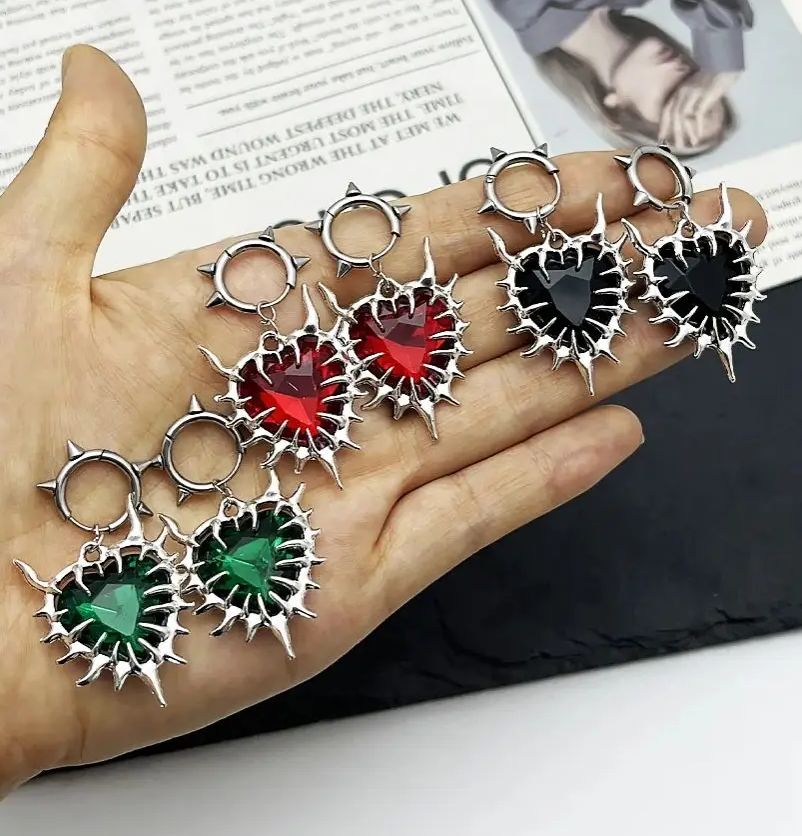 1 Pair Gothic Red Spiky Heart  - огляд і ціна Women'S Fashion Edgy