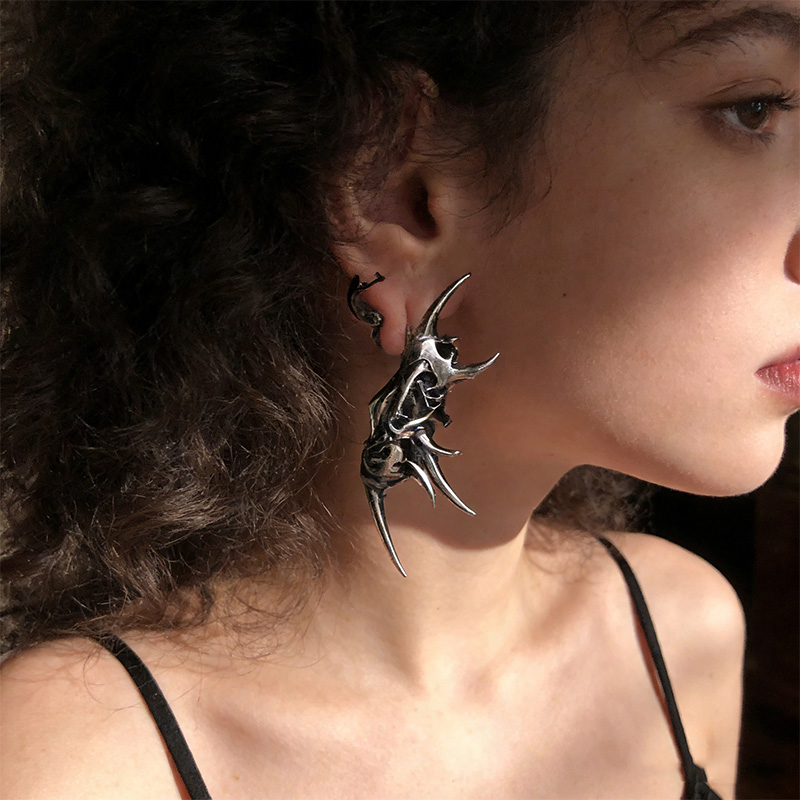Edgy Demon Horn Skull Earrings - огляд і ціна Women'S Fashion Edgy