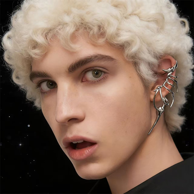 Edgy Skeleton-Style Ear Cuff f - огляд і ціна Women'S Fashion Edgy