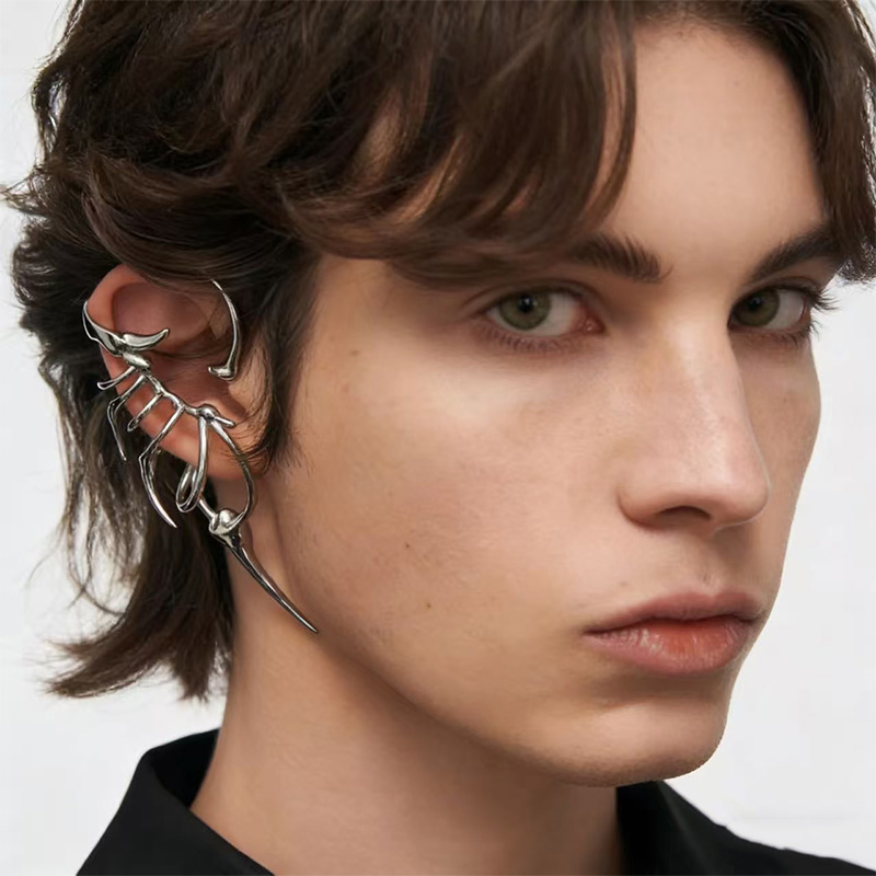 Edgy Skeleton-Style Ear Cuff f - огляд і ціна Women'S Fashion Edgy