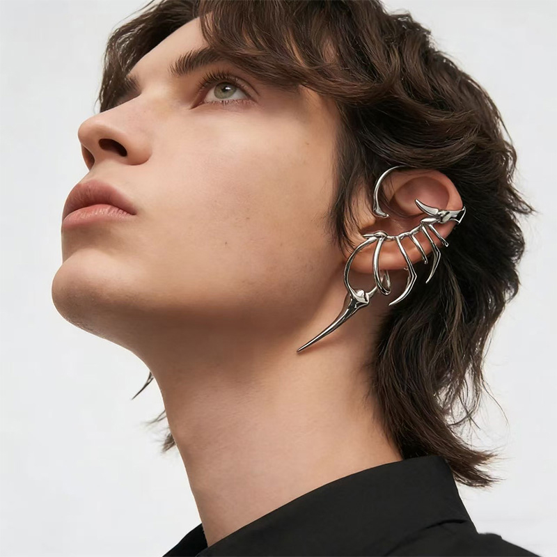 Edgy Skeleton-Style Ear Cuff f - огляд і ціна Women'S Fashion Edgy