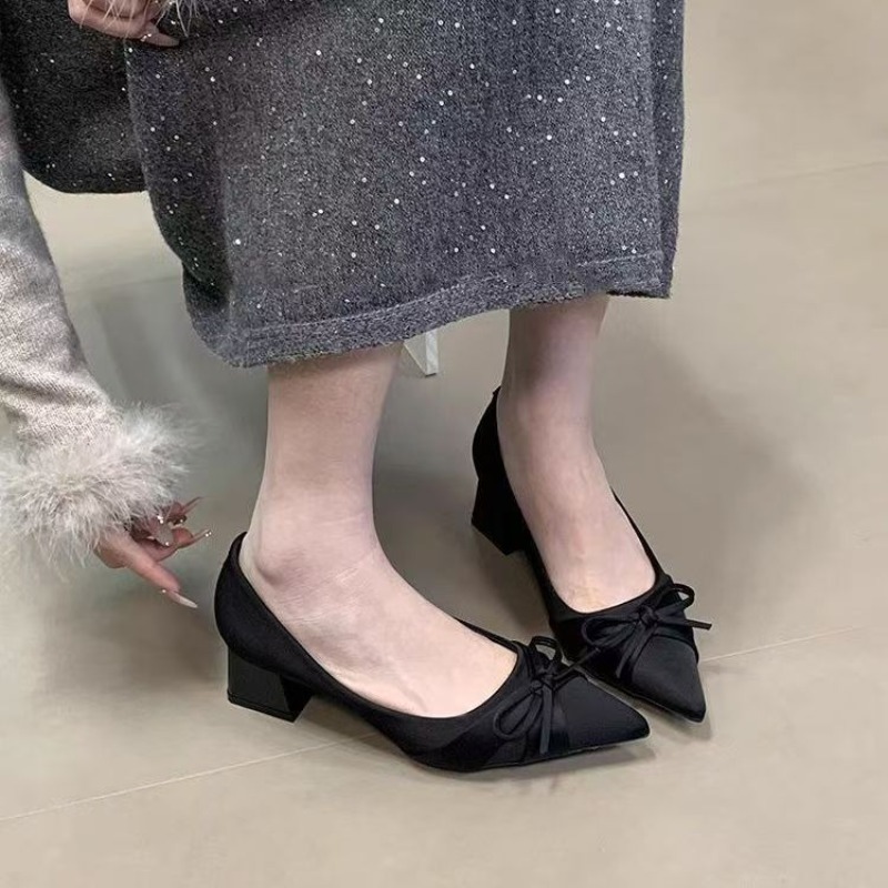 Retro Mid-length Single Shoes  - огляд і ціна Fashion Women Belt